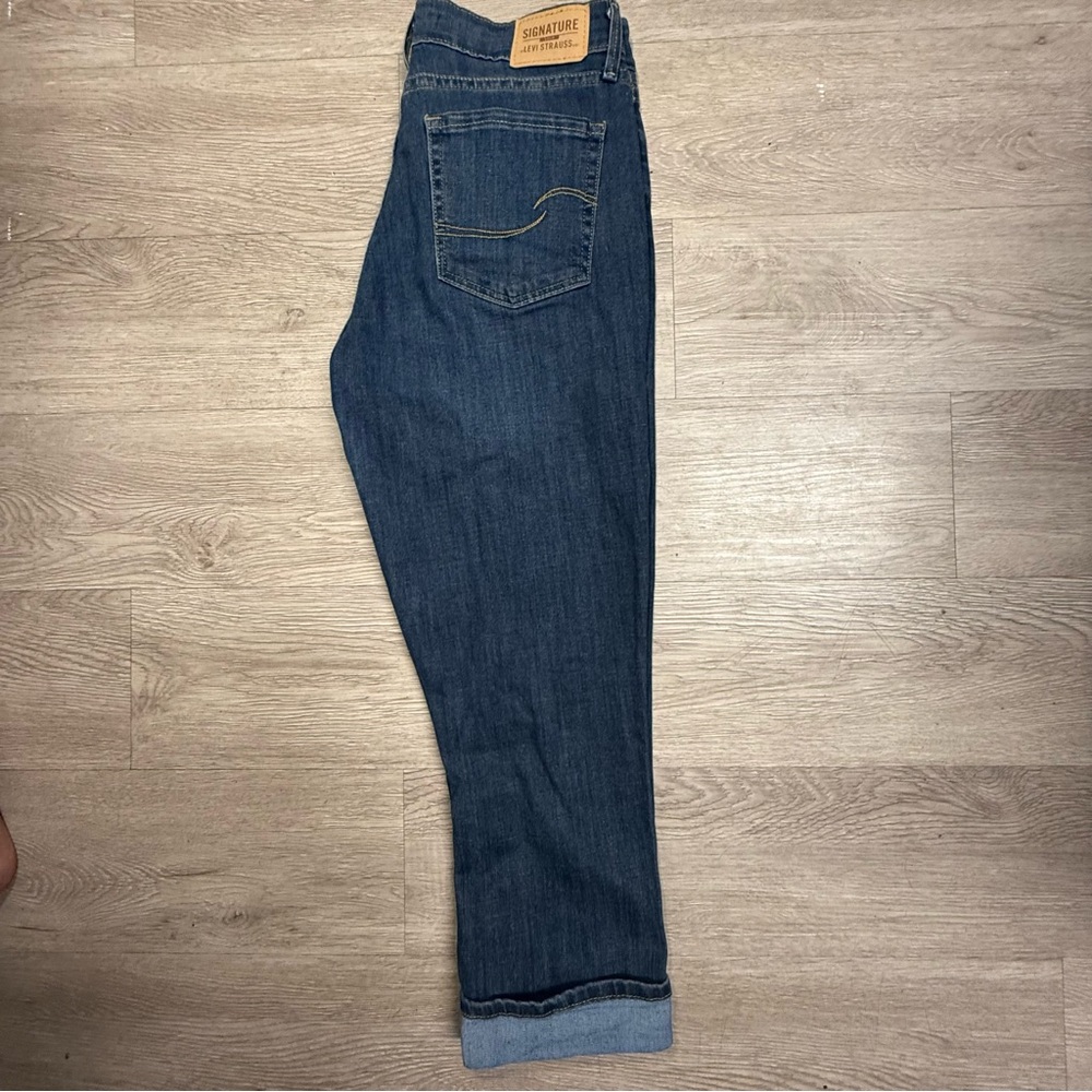 Classic Levi Strauss Signature Mid rise Blue Women’s Jeans Capris preloved